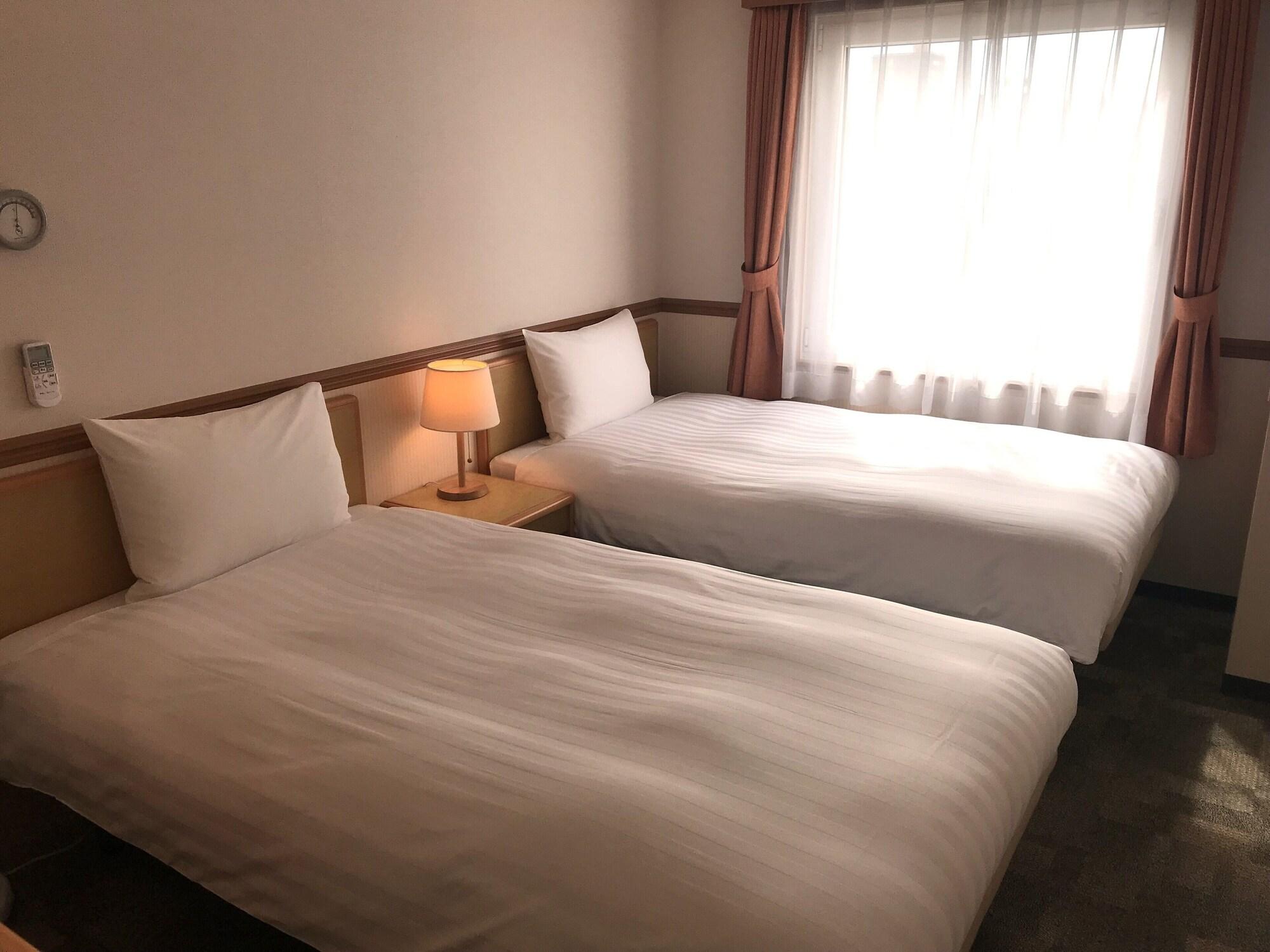 Toyoko Inn Hiroshima Heiwa-Odori Exterior foto