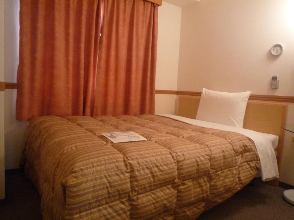 Toyoko Inn Hiroshima Heiwa-Odori Zimmer foto