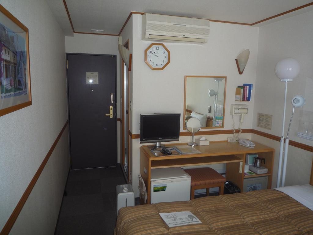 Toyoko Inn Hiroshima Heiwa-Odori Exterior foto